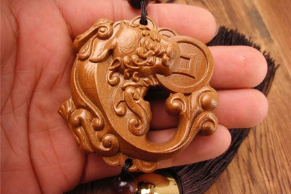 剑锋金命人佩戴什幺吉祥物能保平安