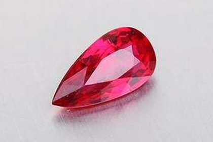 土命的人适合戴什幺颜色的水晶