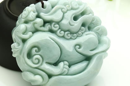 壁上土命人佩戴什么吉祥物能保平安